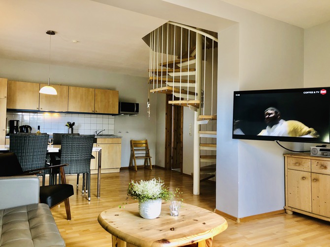 Ferienwohnung in Gro&szlig;enbrode - Am Kai 17 - Au&szlig;en - Wohn- Esszimmer mit Wendeltreppe ins OG