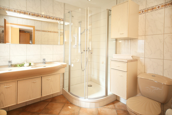 Ferienwohnung in K&uuml;hlungsborn - Haus Aphrodite - Bad mit Dusche