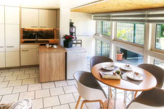 Ferienhaus in K&uuml;hlungsborn - Aphrodite - Essbereich mit Pantry