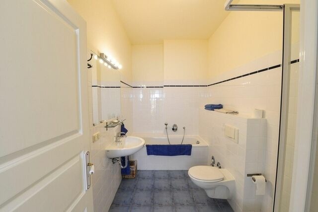 Ferienwohnung in Neuenkirchen (R&uuml;gen) - Gutshaus Grubnow Ferienwohnung 4 mit Hund am Wasser Sauna und WLAN incl. - Bild 5